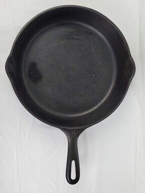 Unmarked Wagner Ware Vintage #8 Cast Iron 10 1/2 INCH Skillet - GUC